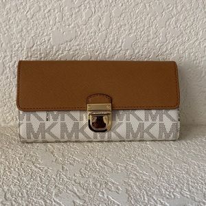 Micheal kors wallet